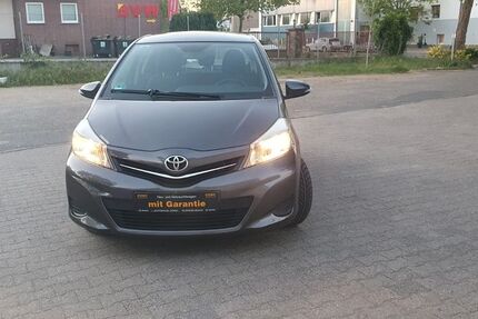 Toyota Yaris 97.200 km 8.300 &euro; Frankfurt am Main 60386