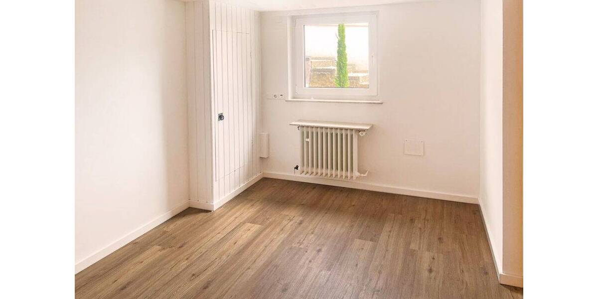 Einfamilienhaus Frankfurt am Main Seckbach - 7 Zimmer, 185 m&sup2;, 2.900&euro; | Angebot:26806913