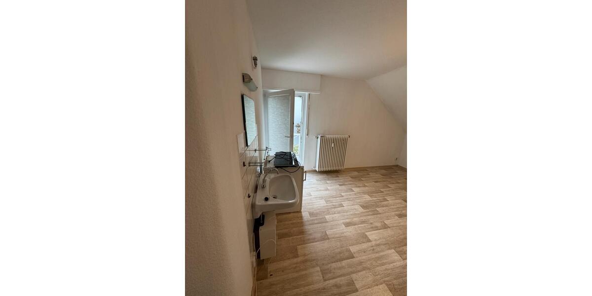 Dachgeschoßwohnung Frankfurt am Main Bergen-Enkheim - 1 Zimmer, 18 m&sup2;, 380&euro; | Angebot:27597322
