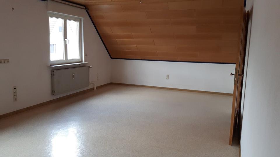 Etagenwohnung Dreieich - 3 Zimmer, 88 m&sup2;, 900&euro; | Angebot:24716505