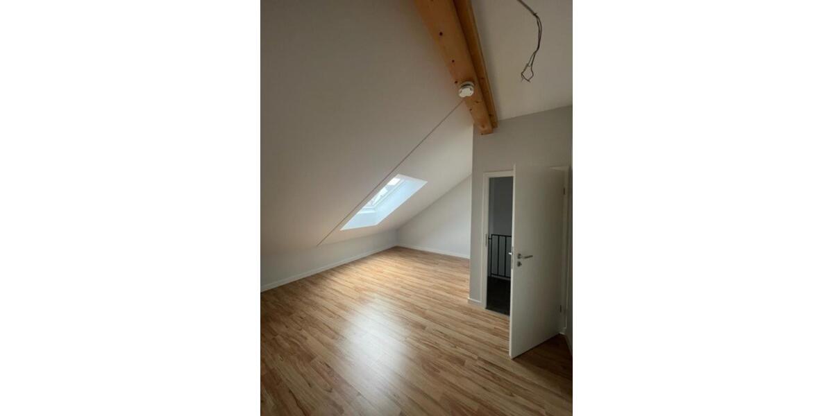 Etagenwohnung Stockstadt am Main - 5 Zimmer, 135 m&sup2;, 1.550&euro; | Angebot:25852630