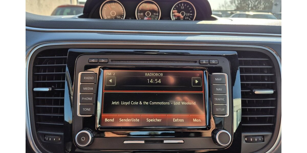 VW Beetle Sport Fender Soundsystem, Bi-Xenon, Navigat 68.122 km 16.890 &euro; Rodgau 63110