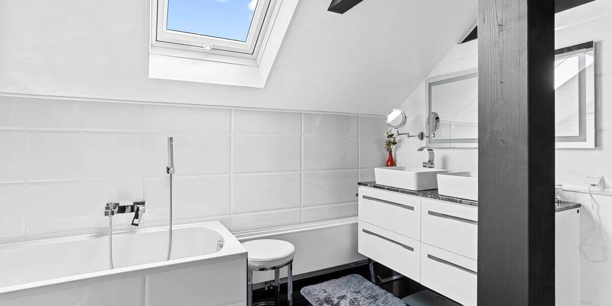 Einfamilienhaus Gelnhausen Haitz - 8 Zimmer, 354 m&sup2;, 950.000&euro; | Angebot:25685325