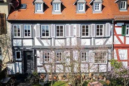 Haus Friedberg (Hessen) - 6 Zimmer, 141 m&sup2;, 480.000&euro; | Angebot:25910721