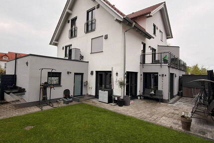 Haus Bruchköbel - 7 Zimmer, 190 m&sup2;, 2.950&euro; | Angebot:26188724