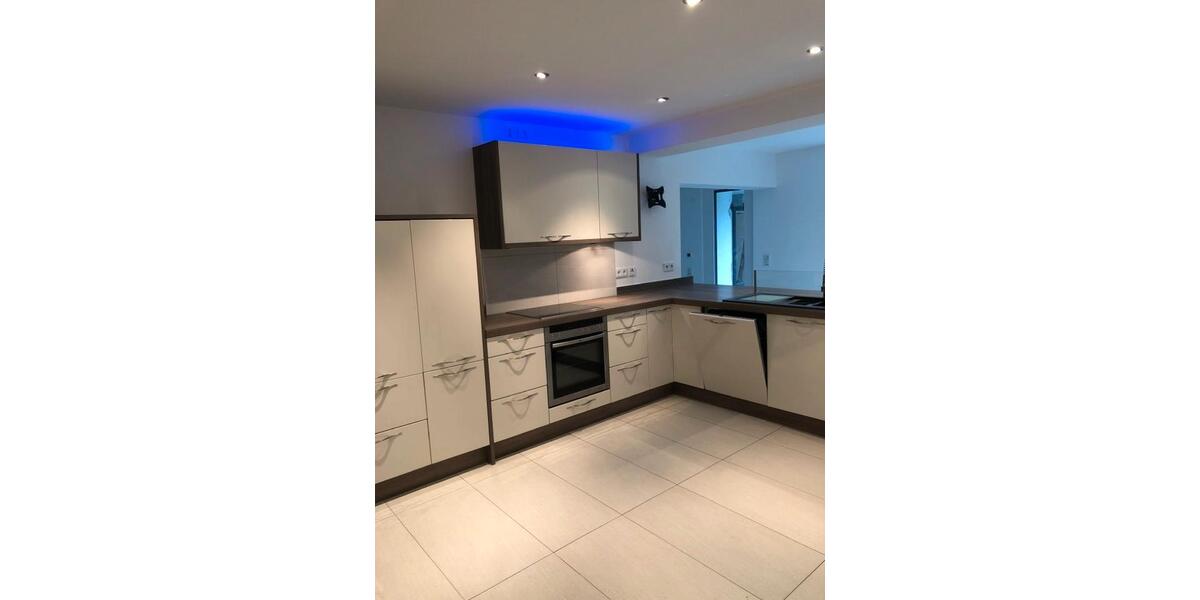 Einfamilienhaus Dreieich - 9 Zimmer, 300 m&sup2;, 4.390&euro; | Angebot:26615670