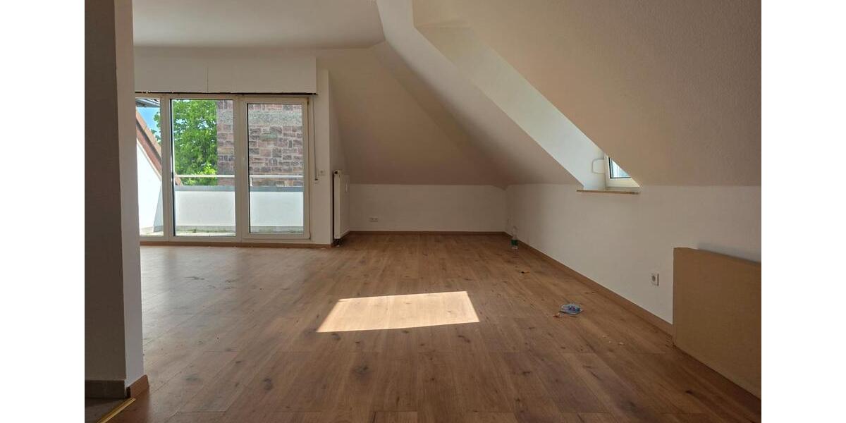 Dachgeschoßwohnung Gelnhausen - 4 Zimmer, 120 m&sup2;, 1.200&euro; | Angebot:26349279