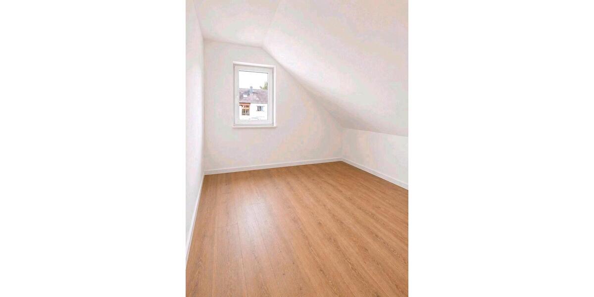 Dachgeschoßwohnung Großostheim - 3 Zimmer, 92 m&sup2;, 1.200&euro; | Angebot:26413770
