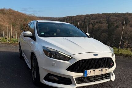 Ford Focus 136.000 km 12.300 &euro; Kahl am Main 63796
