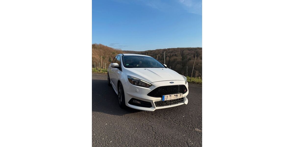 Ford Focus 136.000 km 12.300 &euro; Kahl am Main 63796
