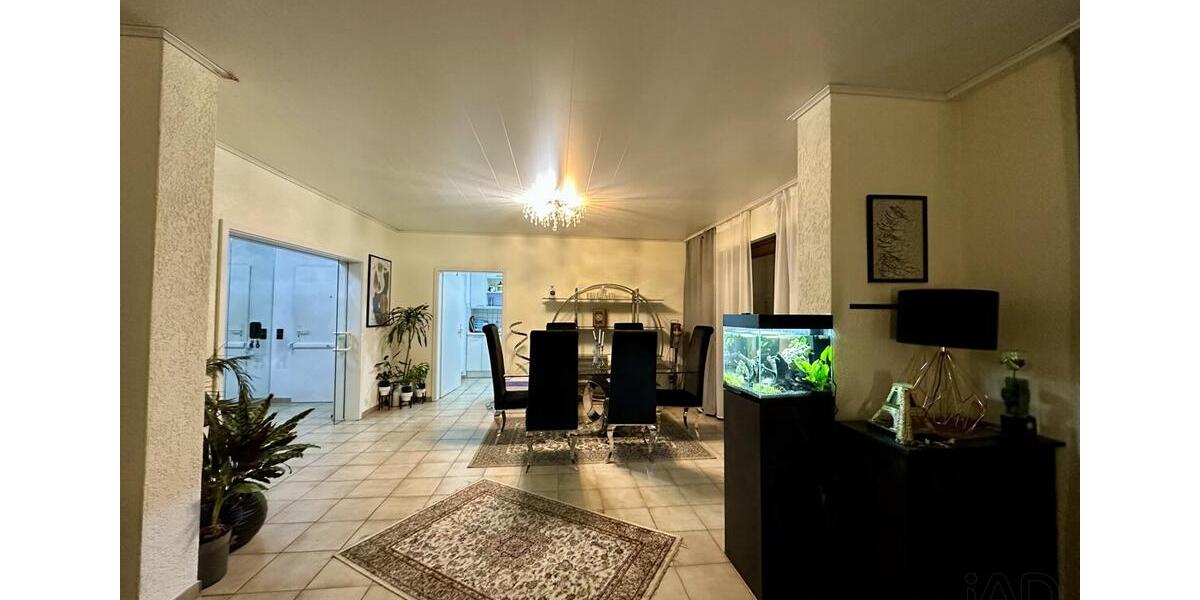 Erdgeschoßwohnung Frankfurt am Main Bergen-Enkheim - 4 Zimmer, 152 m&sup2;, 1.980&euro; | Angebot:23398170