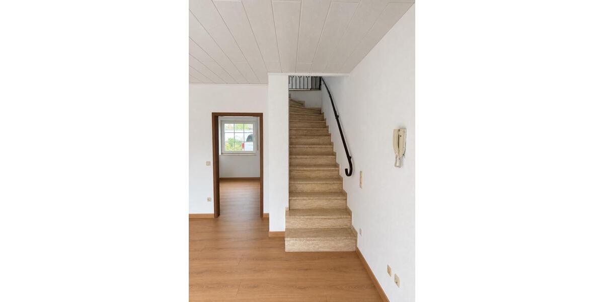 Einfamilienhaus Limeshain - 5 Zimmer, 168 m&sup2;, 2.100&euro; | Angebot:27672657