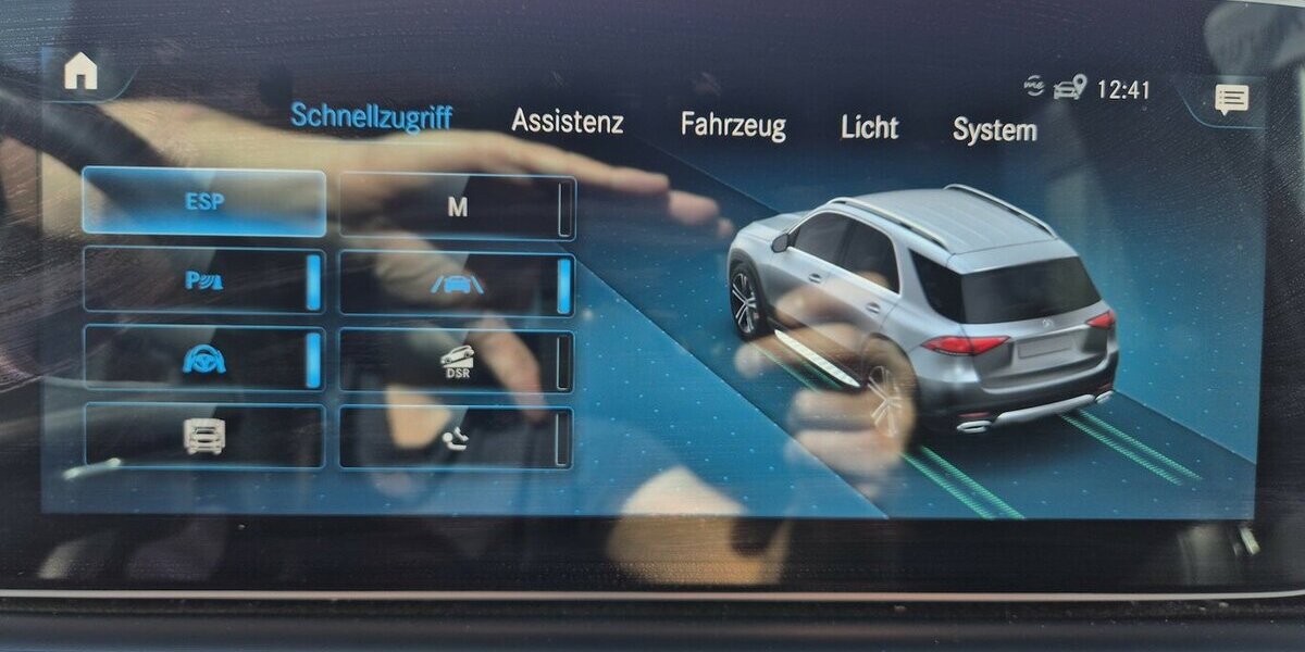 Mercedes-Benz GLE 400 d 4M AMG Line AHK Panorama Rückfahrkamera 83.401 km 57.890 &euro; Rodgau 63110