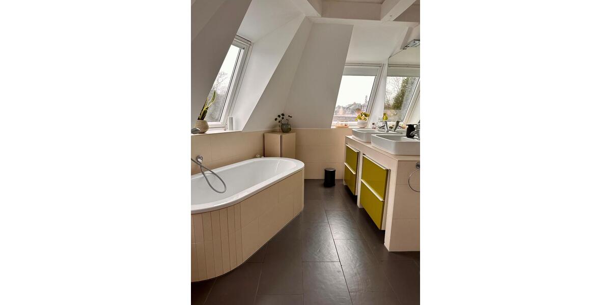 Dachgeschoßwohnung Frankfurt am Main Innenstadt 3 - 4 Zimmer, 105 m&sup2;, 2.910&euro; | Angebot:25127113