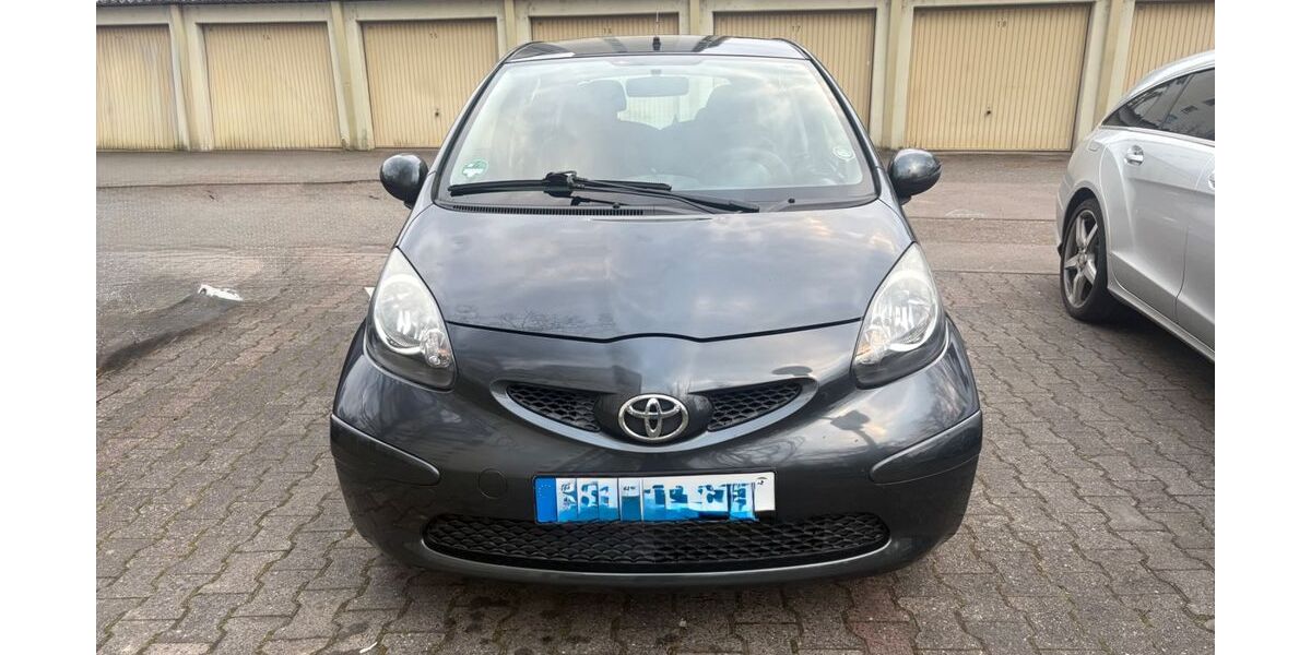 Toyota Aygo (X) 137.000 km 2.600 &euro; Neu-Isenburg 63263