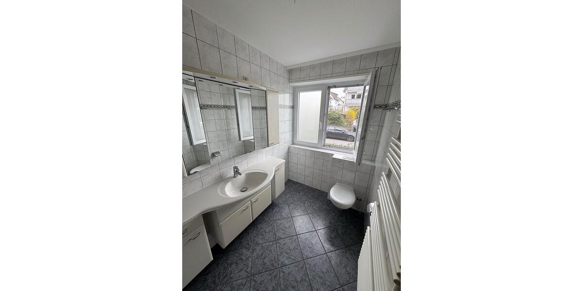 Erdgeschoßwohnung Dreieich - 4 Zimmer, 120 m&sup2;, 1.700&euro; | Angebot:23403248