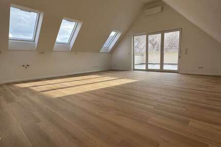 Wohnung Frankfurt am Main Zeilsheim - 2 Zimmer, 92 m&sup2;, 1.500&euro; | Angebot:25925070