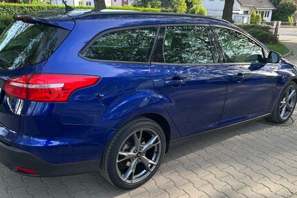 Ford Focus 121.840 km 8.300 &euro; Frankfurt am Main 60388