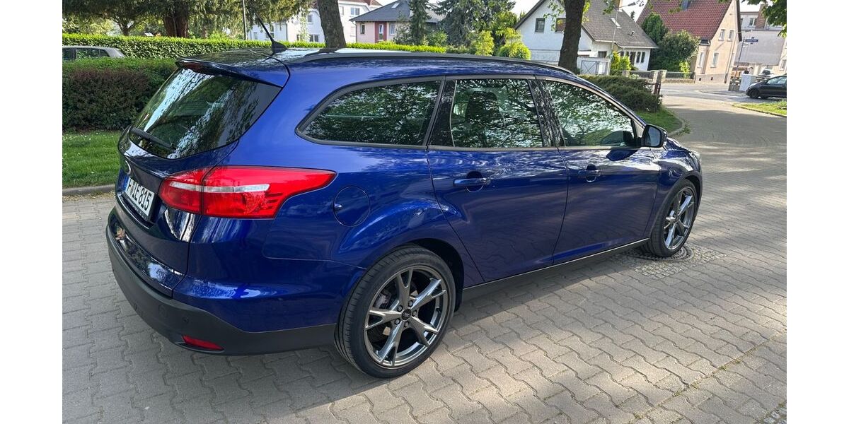 Ford Focus 121.840 km 8.300 &euro; Frankfurt am Main 60388