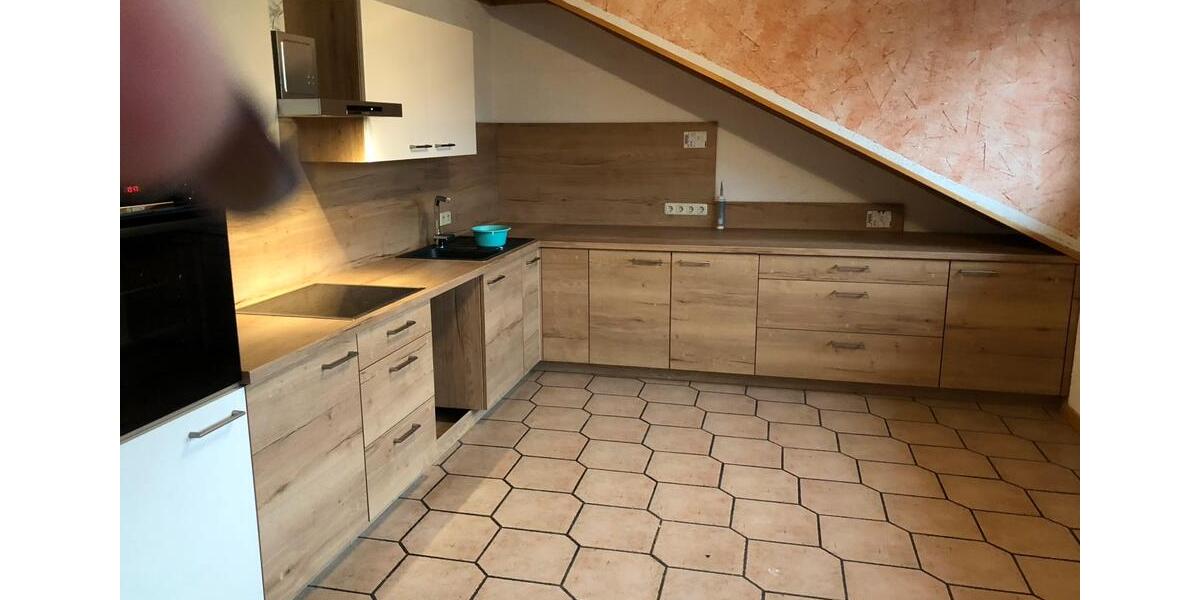 Dachgeschoßwohnung Ranstadt - 6 Zimmer, 210 m&sup2;, 250.000&euro; | Angebot:25871007