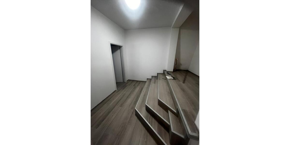 Etagenwohnung Friedberg (Hessen) - 11 Zimmer, 200 m&sup2;, 600&euro; | Angebot:27621287