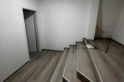 Wohnung Friedberg (Hessen) - 11 Zimmer, 200 m&sup2;, 600&euro; | Angebot:27621287