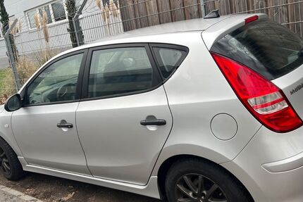 Hyundai i30 144.000 km 2.700 &euro; Frankfurt am main 65933