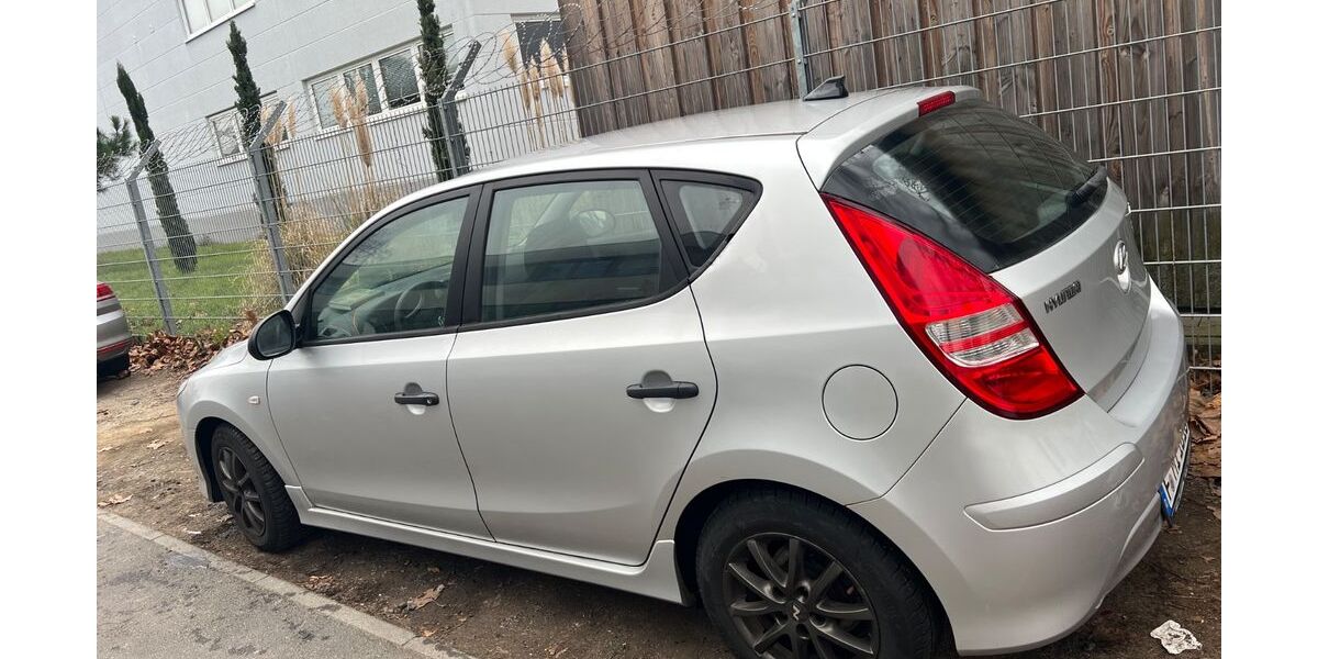 Hyundai i30 144.000 km 2.700 &euro; Frankfurt am main 65933