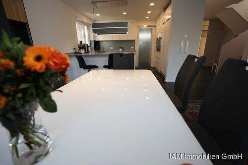 Einfamilienhaus Niederdorfelden - 7 Zimmer, 210 m&sup2;, 3.100&euro; | Angebot:25665446