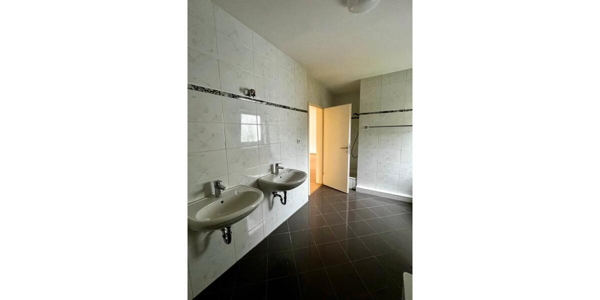 Etagenwohnung Langenselbold - 3 Zimmer, 95 m&sup2;, 1.100&euro; | Angebot:27600401
