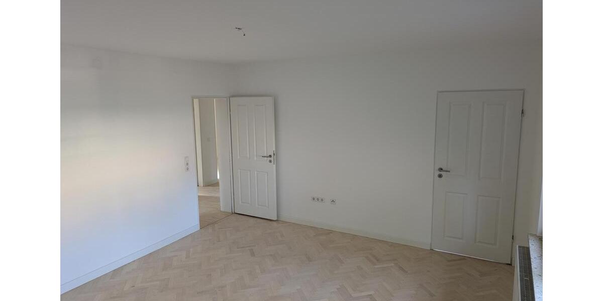 Etagenwohnung Großostheim - 5 Zimmer, 140 m&sup2;, 1.470&euro; | Angebot:25830806