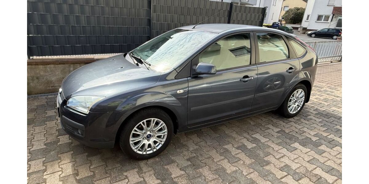 Ford Focus 220.000 km 2.199 &euro; Büdingen 63654