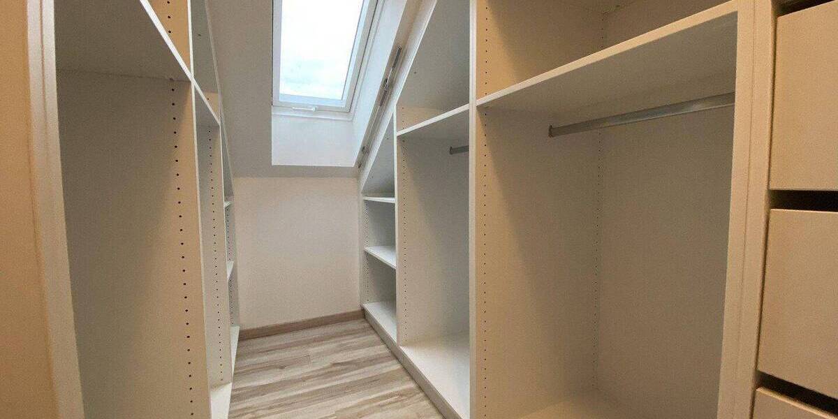 Etagenwohnung Frankfurt am Main Niederrad - 4 Zimmer, 133 m&sup2;, 2.000&euro; | Angebot:26819957