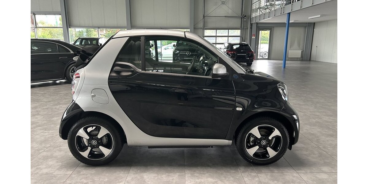 Smart ForTwo EQ CABRIO EXCLUSIVE-22KW-RÜCKFAHRKAMERA! 13.660 km 17.989 &euro; Groß-Umstadt 64823