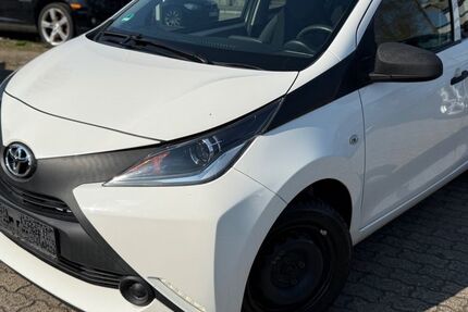 Toyota Aygo (X) 105.900 km 5.899 &euro; Hanau 63452