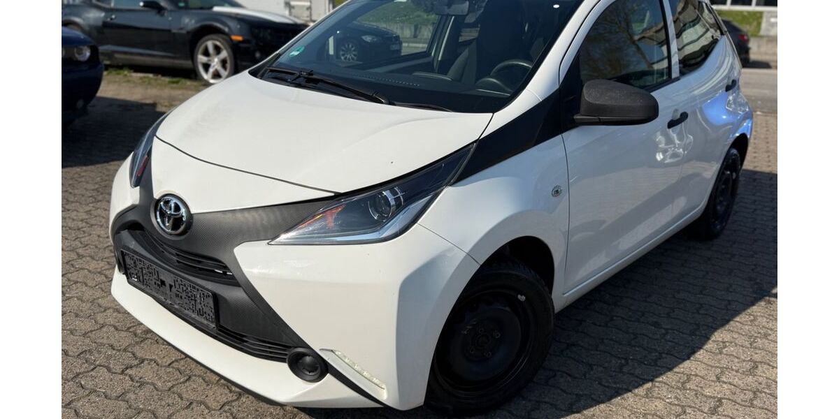 Toyota Aygo (X) 105.900 km 5.899 &euro; Hanau 63452