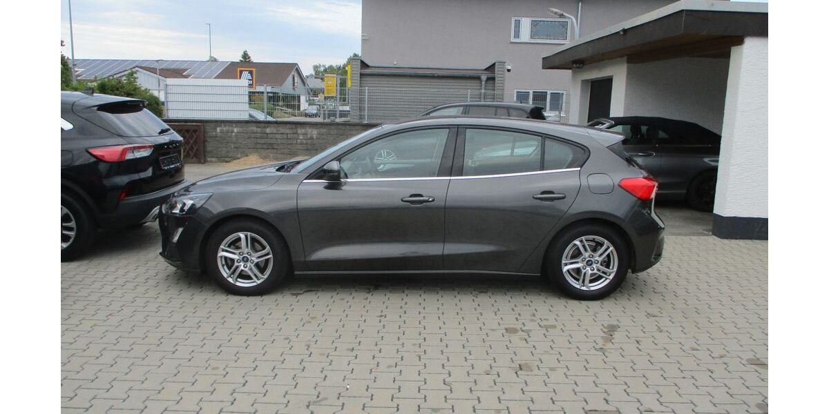 Ford Focus 143.093 km 9.999 &euro; Babenhausen 64832