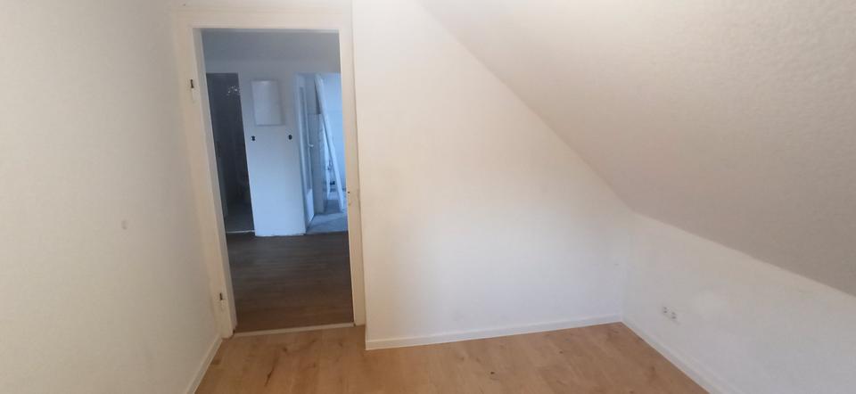 Dachgeschoßwohnung Neu-Isenburg Isenburg - 3.5 Zimmer, 60 m&sup2;, 800&euro; | Angebot:25293332