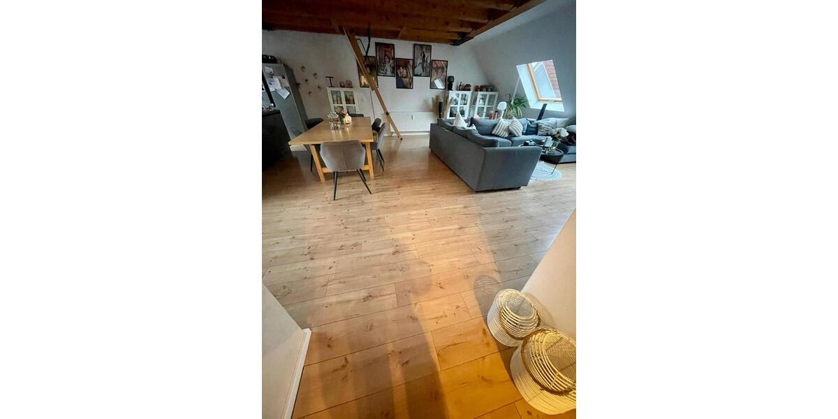 Dachgeschoßwohnung Altenstadt - 3 Zimmer, 132 m&sup2;, 1.100&euro; | Angebot:24802474