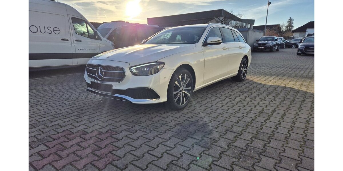 Mercedes-Benz E 300 e T Avantgarde AHK, LED, Rückfahrkamera, App 55.700 km 28.590 &euro; Rodgau 63110