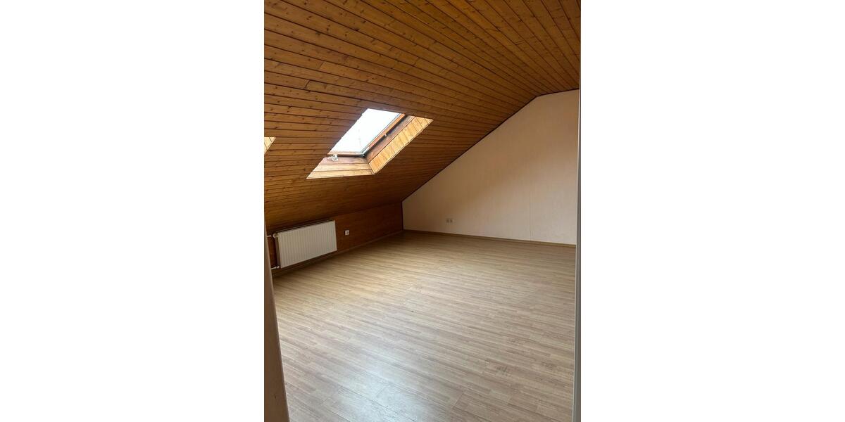 Dachgeschoßwohnung Rodgau - 2.5 Zimmer, 68 m&sup2;, 900&euro; | Angebot:25239301