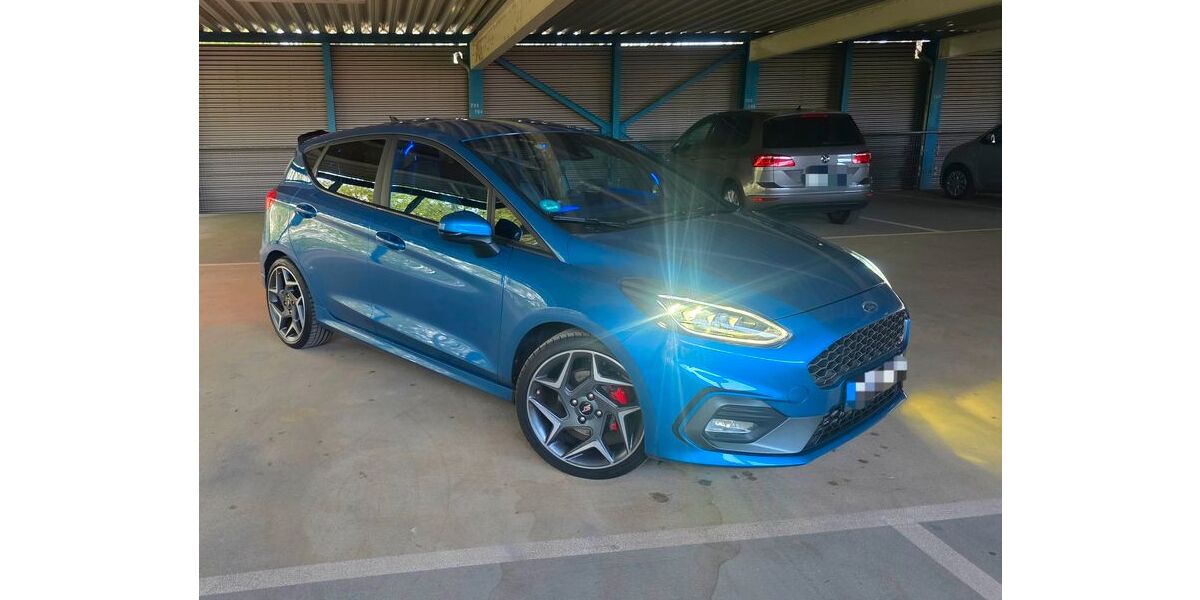 Ford Fiesta 112.800 km 15.299 &euro; Hanau 63452