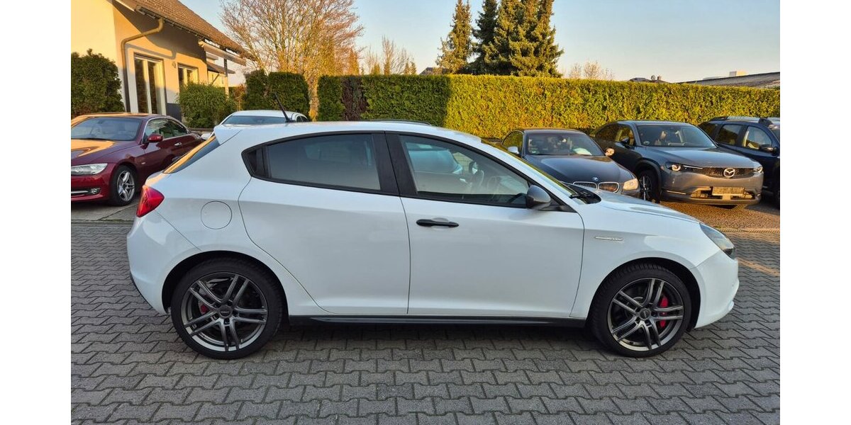 Alfa Romeo Giulietta Sport Navigation, Klima, Einparkhilfe 89.100 km 11.990 &euro; Rodgau 63110