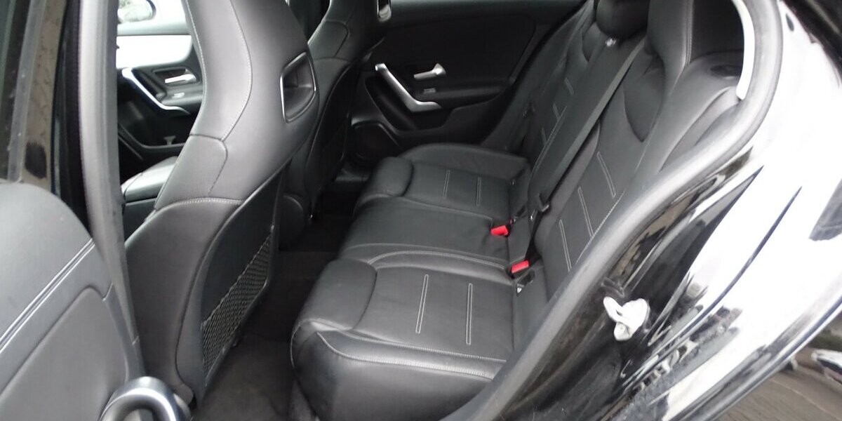 Mercedes-Benz A 200 AMG Line, Standheizung, Leder, Rückfahrkamer 145.252 km 17.990 &euro; Rodgau 63110