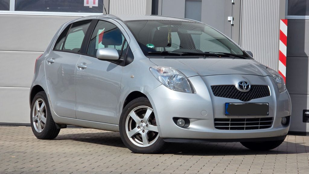 Toyota Yaris 204.000 km 3.200 &euro; Friedrichsdorf (10 Min. nördlich von Frankfurt/M) 61381