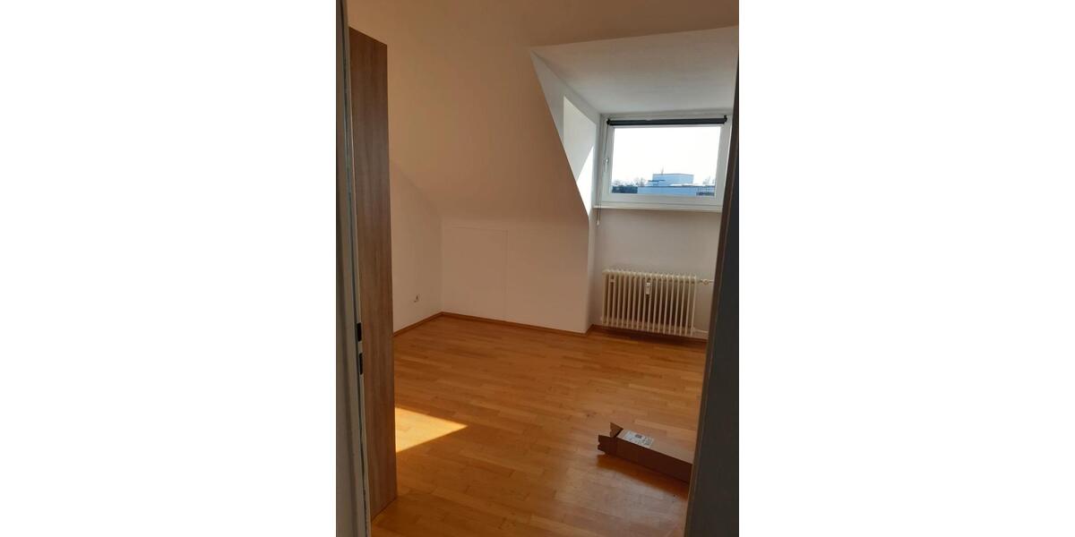 Dachgeschoßwohnung Frankfurt am Main Nord-Ost - 2 Zimmer, 35 m&sup2;, 900&euro; | Angebot:26004085