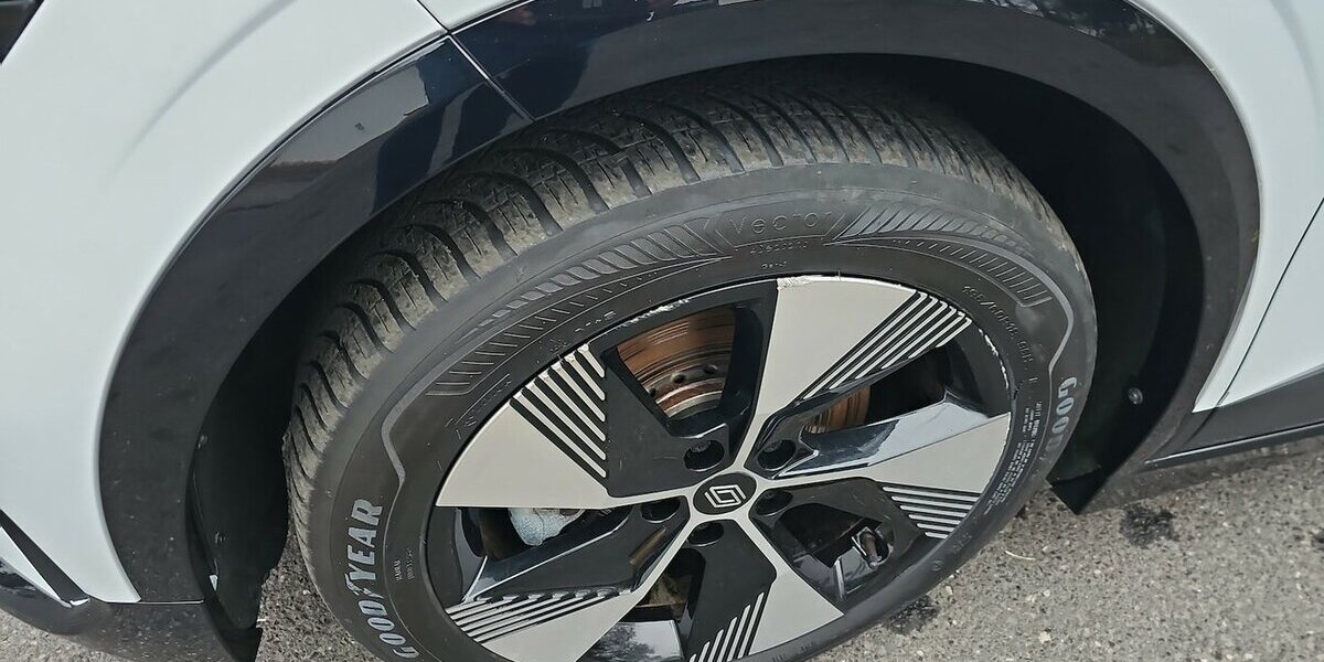 Renault Megane E-Tech Electric Equilibr+ 16300 .- Netto 21.313 km 19.397 &euro; Schwalbach/Taunus 65824