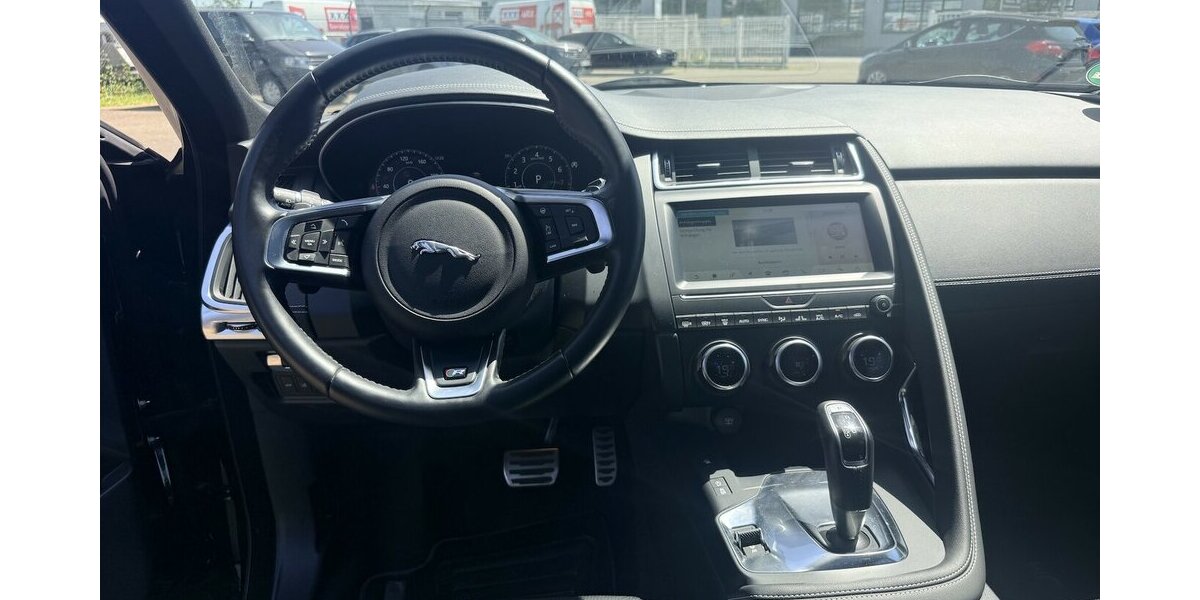Jaguar E-Pace R-Dynamic S AWD/TOP/AHK/PANO 57.200 km 22.999 &euro; Frankfurt 60386