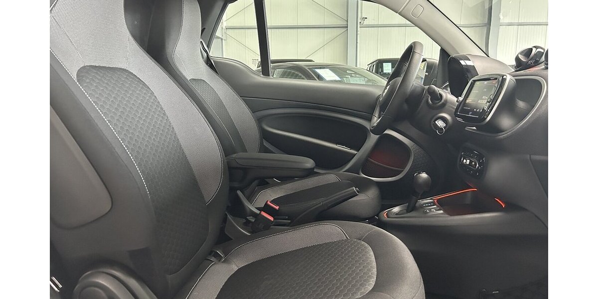 Smart ForTwo EQ CABRIO EXCLUSIVE-22KW-RÜCKFAHRKAMERA! 13.660 km 17.989 &euro; Groß-Umstadt 64823