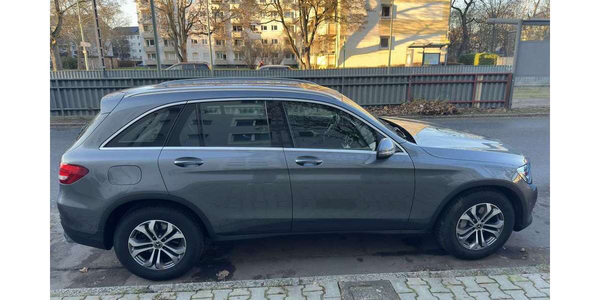 Mercedes-Benz GLC 250 57.800 km 28.300 &euro; Frankfurt 60528